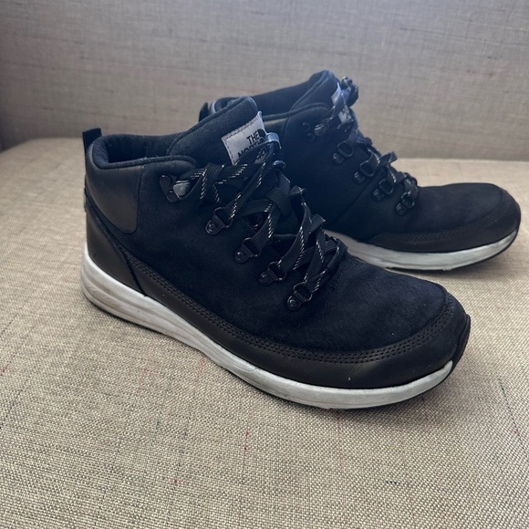 The North Face women boots size 8.5 Black Interior Fabric - Picture 2 of 7